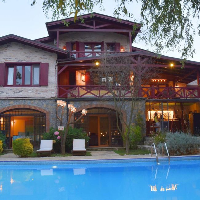 Beykoz havuz başı düğün dekorasyonu – Villa Amikos